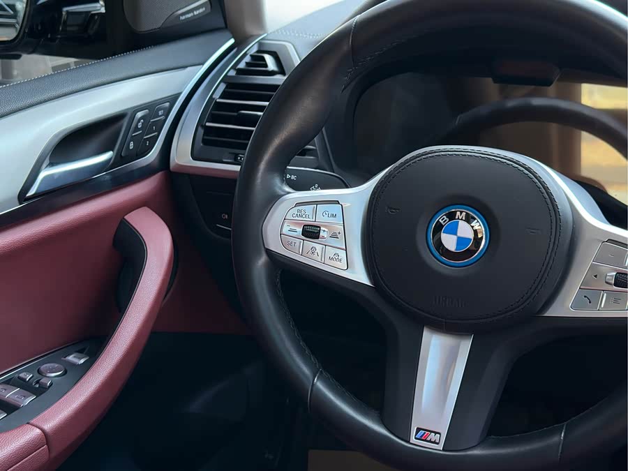 BMW iX3 2023 immagine di auto #8