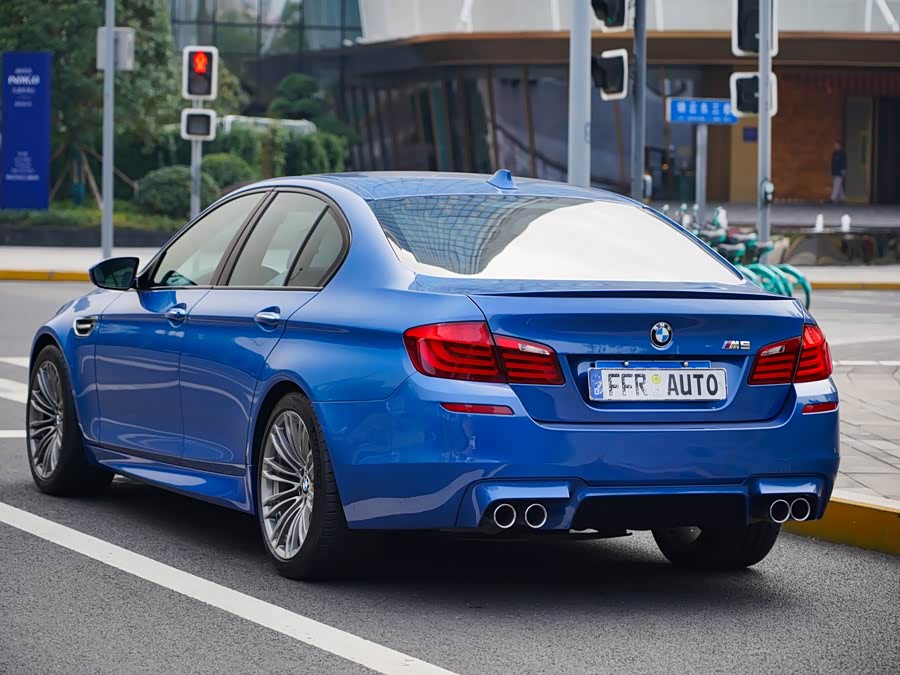 BMW M5 2012 #8 BMW M5 2012 car image #8