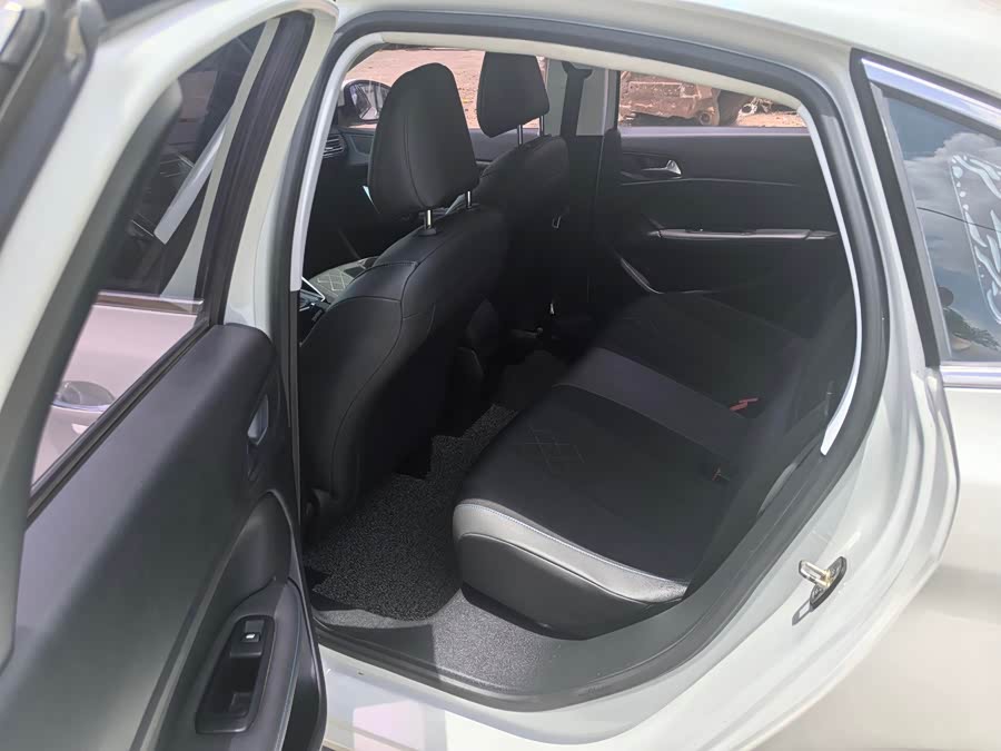 Peugeot 308 2017 car image #8