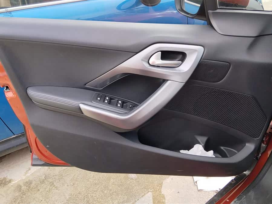Peugeot 2008 2018 car image #8