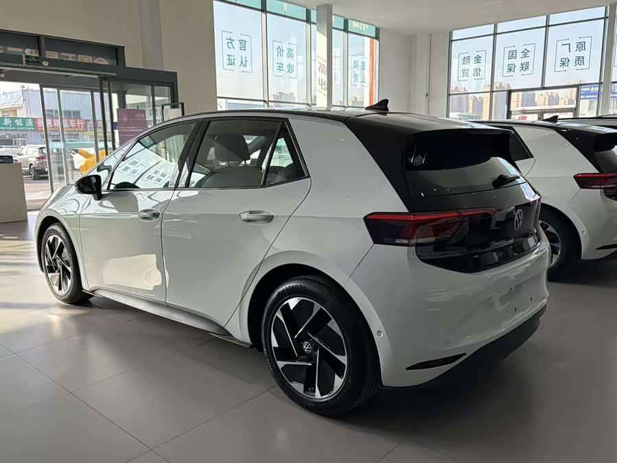 Volkswagen ID.3 2024 immagine di auto #8