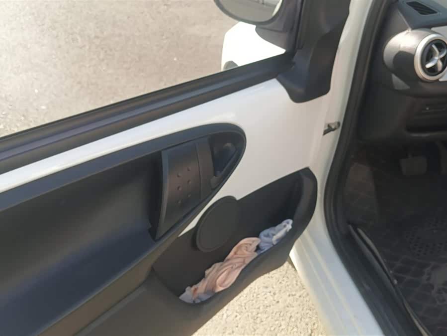 BYD e1 2020 car image #8