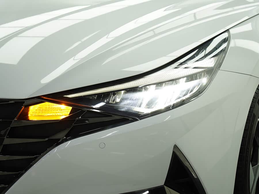 Hyundai Elantra 2022 immagine di auto #8