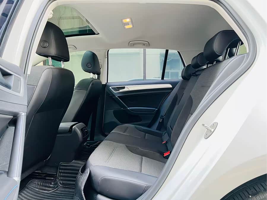 Volkswagen Golf Pure Electric 2020 car image #8