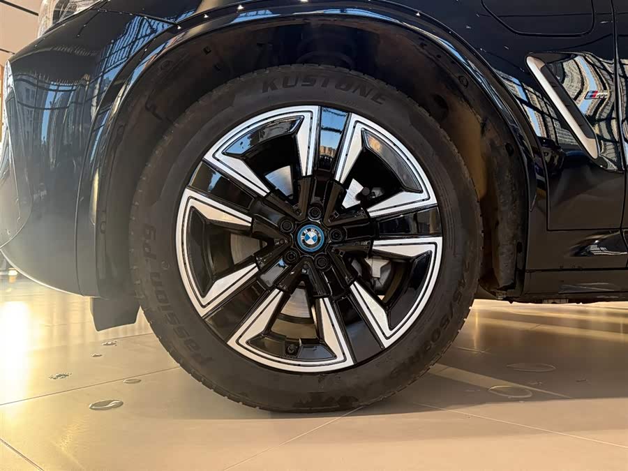 BMW iX3 2025 car image #8