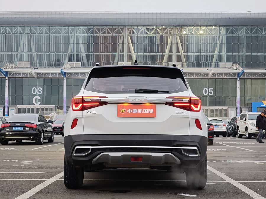 Kia Stonic 2021 car image #8