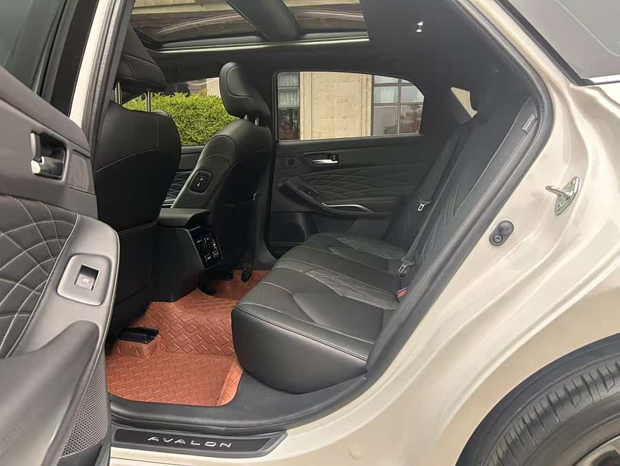 Toyota Avalon 2024 car image #8