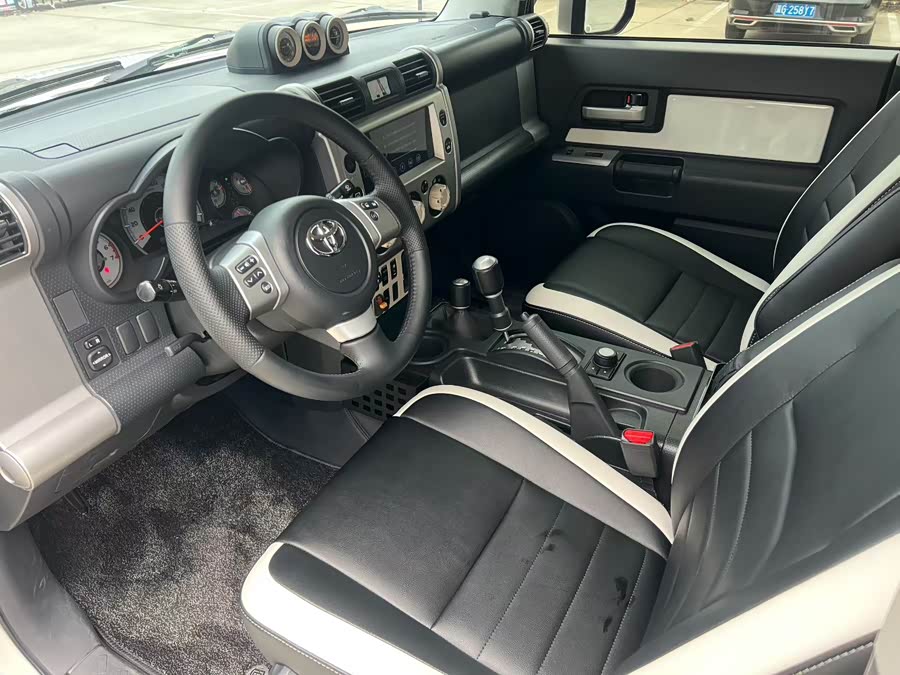 Toyota FJ Cruiser 2017 car image #8