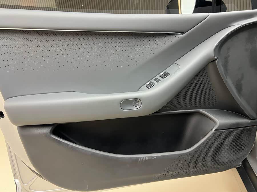 Xpeng P7+ 2025 car image #8