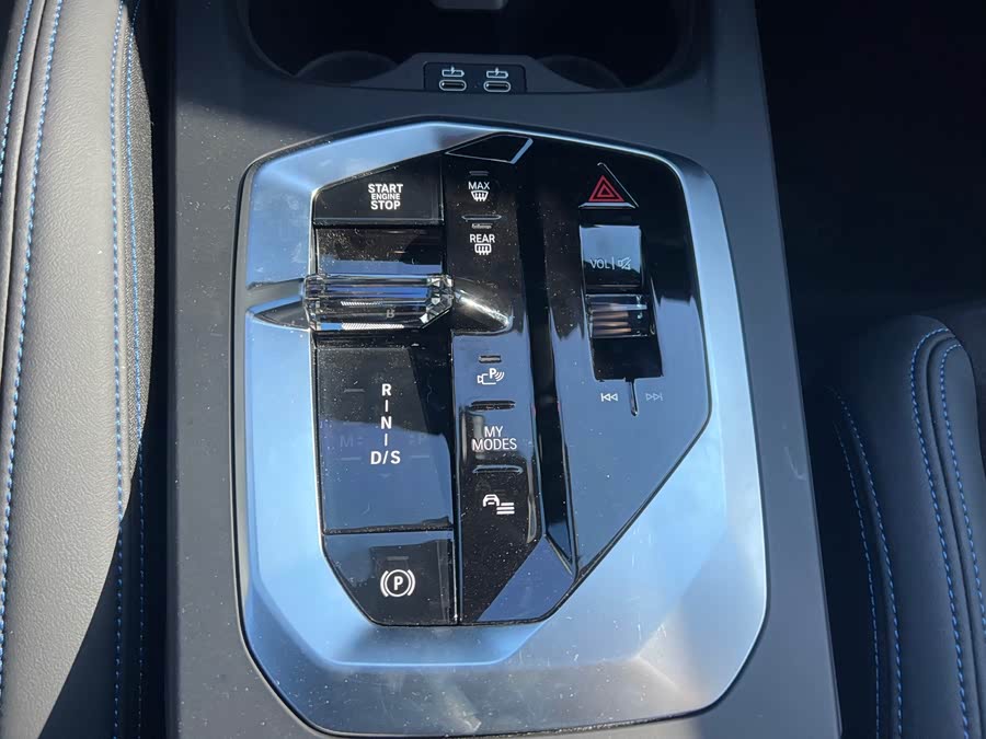 BMW M235L 2025 #8 BMW M235L 2025 car image #8