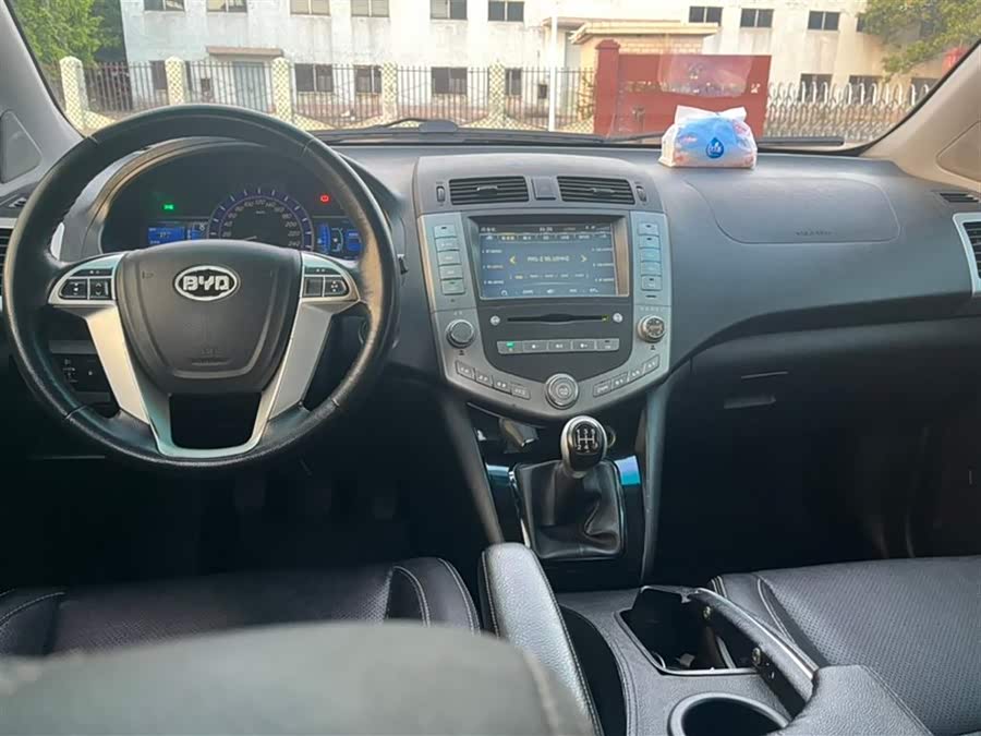 BYD S6 2014 изображение автомобиля #8