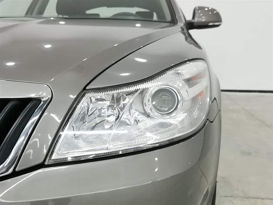 Skoda Octavia 2013 car image #8