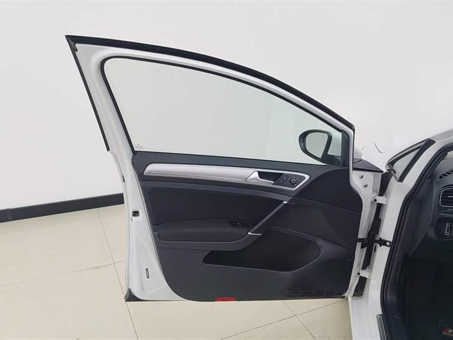 Volkswagen Golf 2020 car image #8