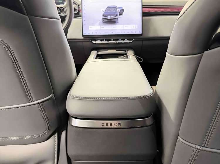 Zeekr 7X 2024 car image #8