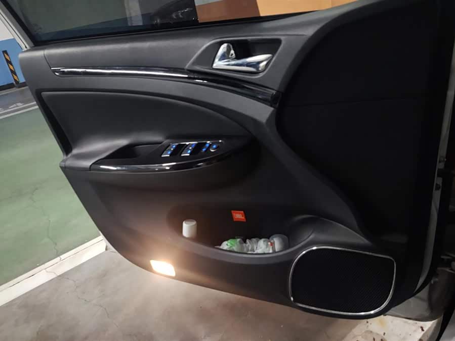 BYD e5 2016 #8 BYD e5 2016 car image #8