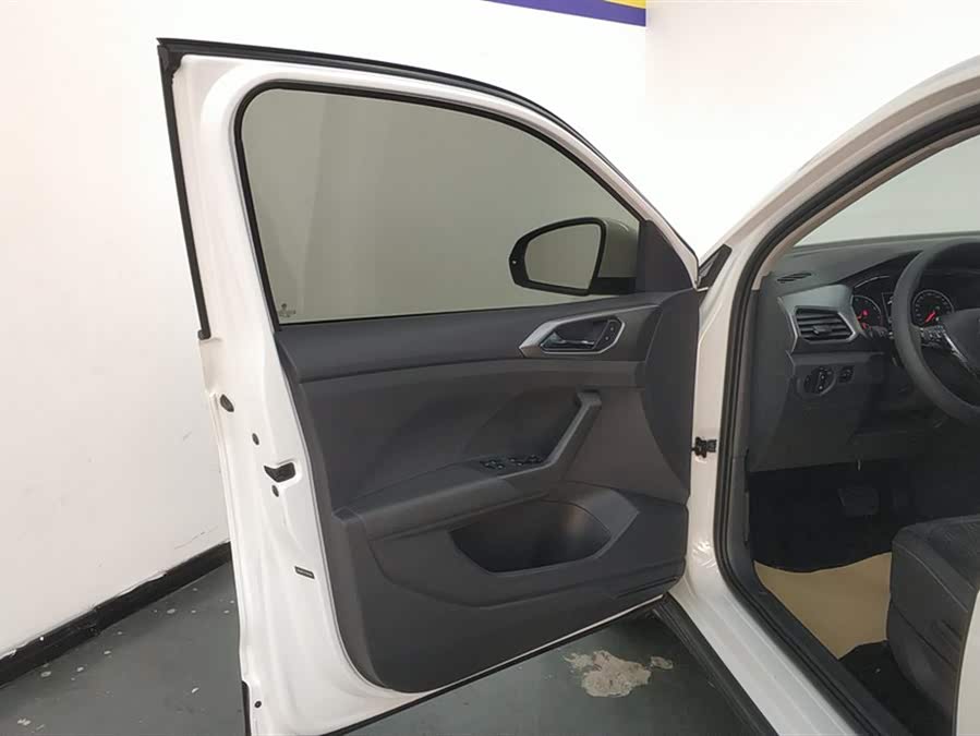Volkswagen T-Cross 2019 car image #8