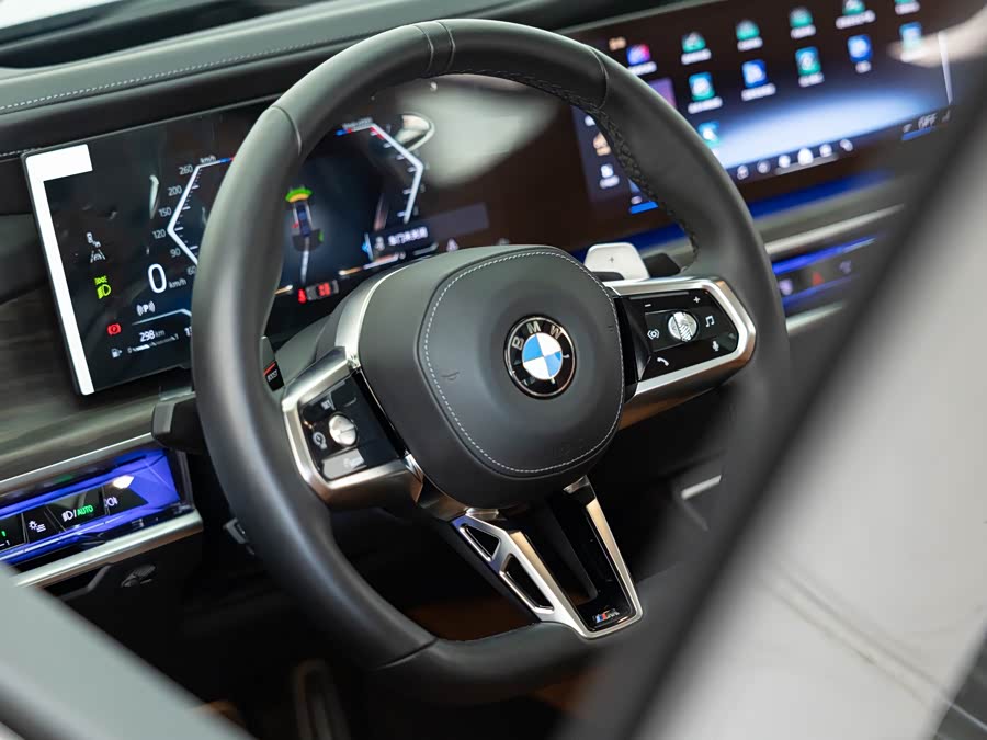 BMW 7 Series 2024 car image #8