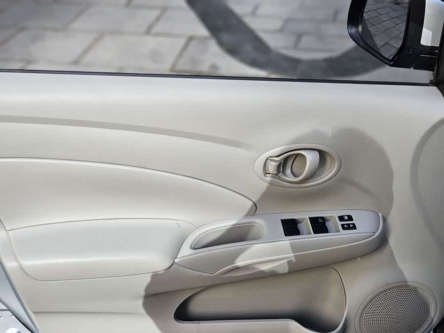 Nissan Sunny 2011 #8 Nissan Sunny 2011 car image #8