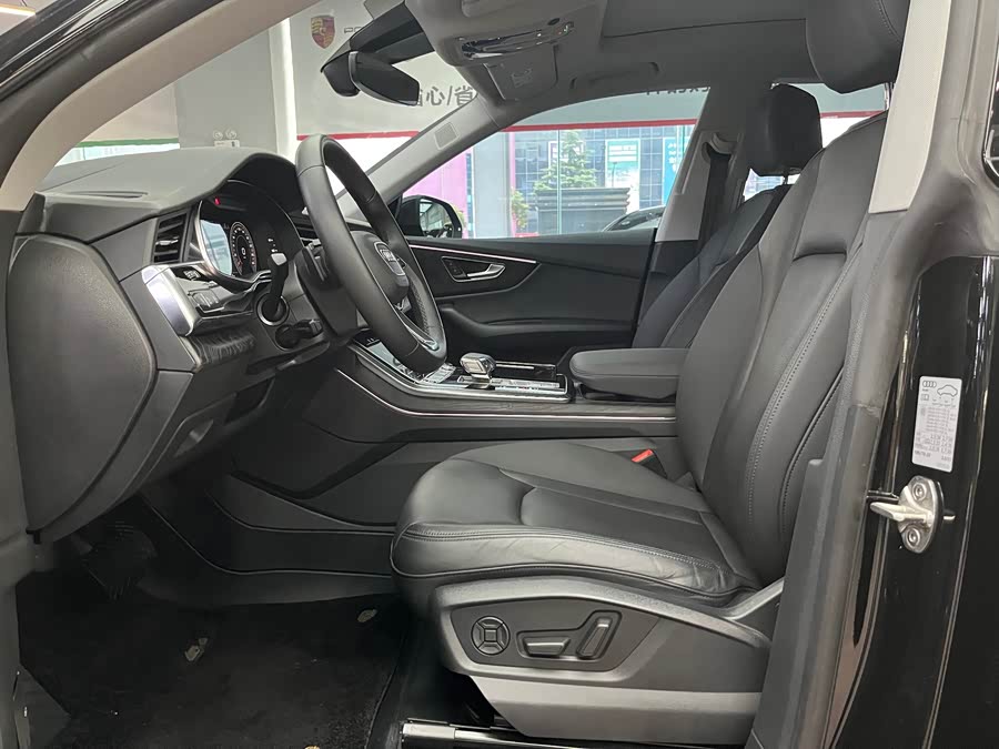 Audi Q8 2022 car image #8