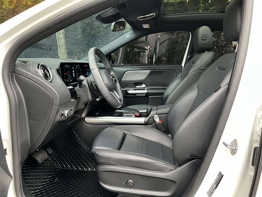 Mercedes-Benz GLA Class 2023 car image #8