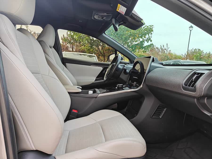 Toyota bZ4X 2022 immagine di auto #8