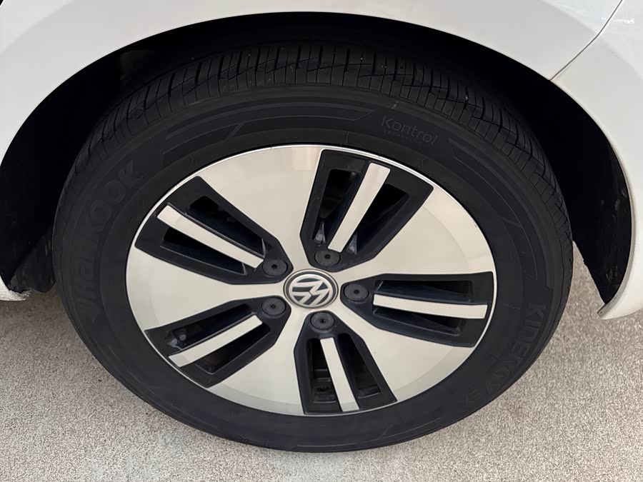 Volkswagen Golf Pure Electric 2020 car image #8