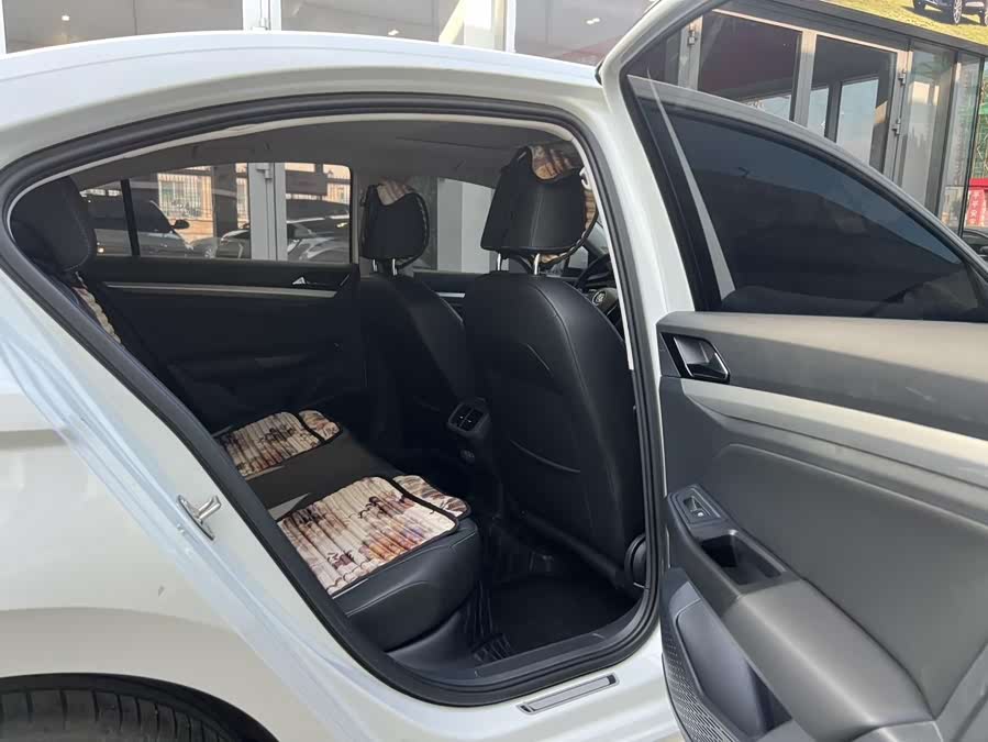 Volkswagen Bora Pure Electric 2019 صورة سيارة #8