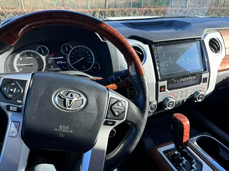 Toyota Tundra 2016 immagine di auto #8