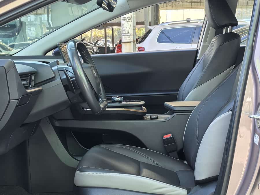 Toyota bZ3 2023 immagine di auto #8