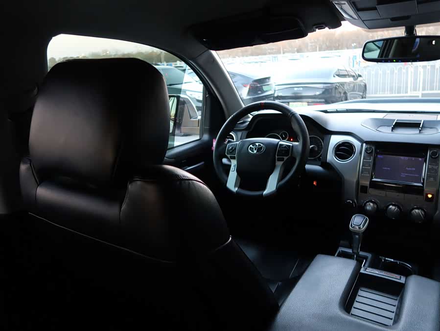 Toyota Tundra 2016 immagine di auto #8