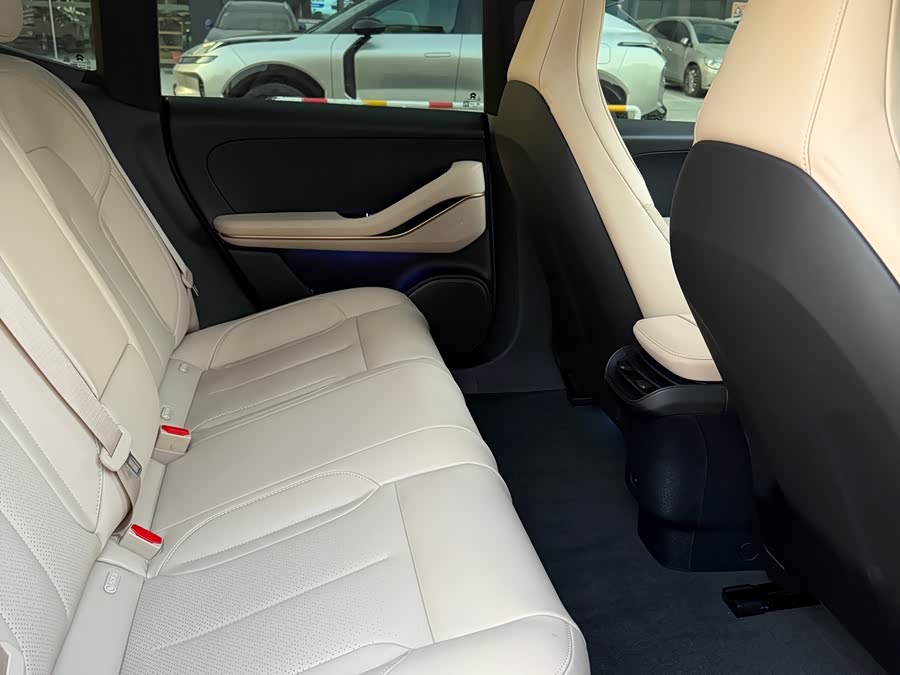 NIO ET5 2023 car image #8