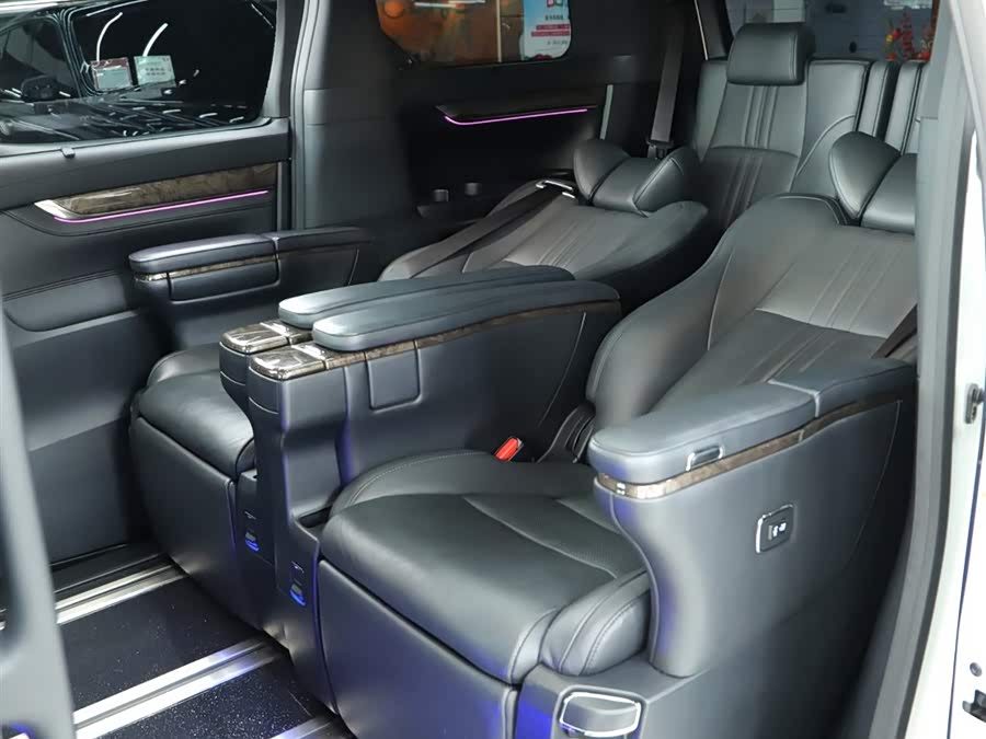 Toyota Alphard 2019 car image #8