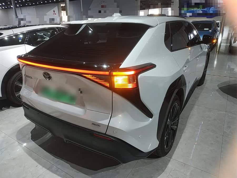 Toyota bZ4X 2022 immagine di auto #8