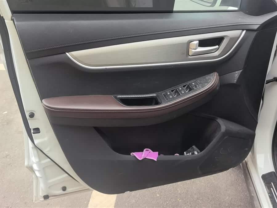 Forthing T5 2022 صورة سيارة #8