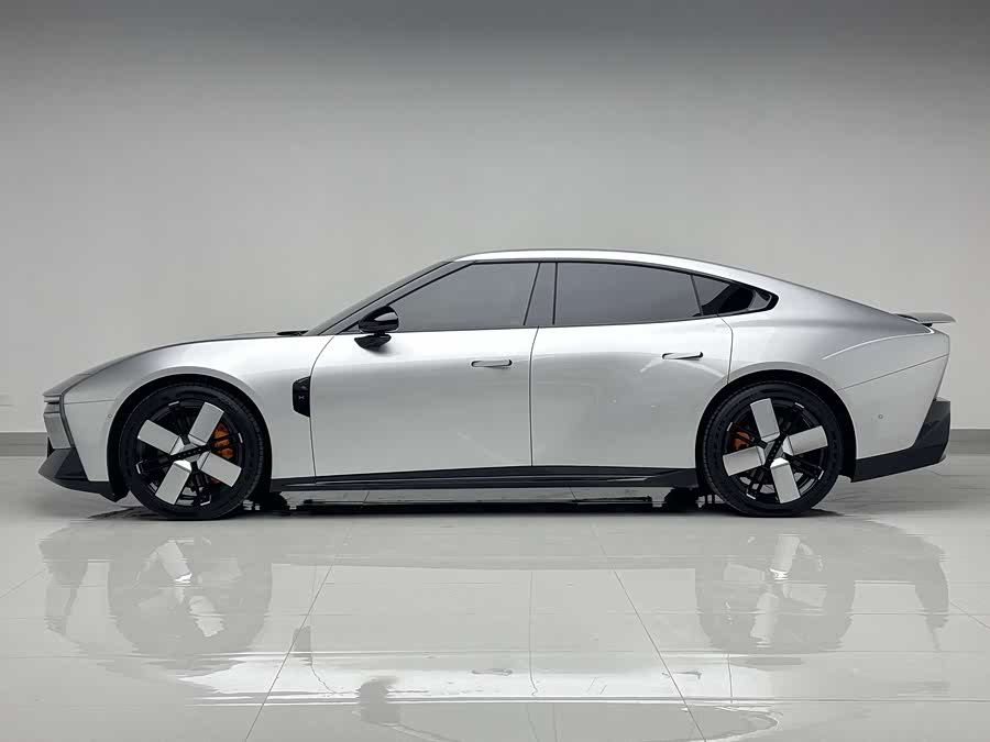 小鹏 小鹏P7 2025 汽车图片 #8