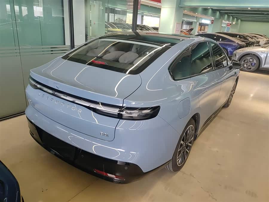 零跑汽车 零跑B01 2025 汽车图片 #8