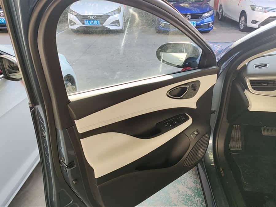 BYD Seal 05 DM-i 2025 car image #8