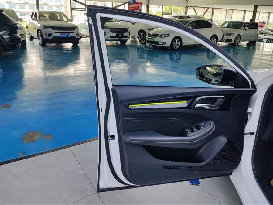 Roewe i5 2022 car image #8