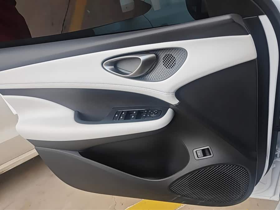 BYD Seal 05 DM-i 2025 car image #8