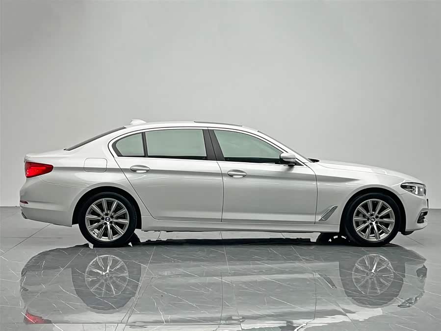 BMW 5 Series 2017 car image #8