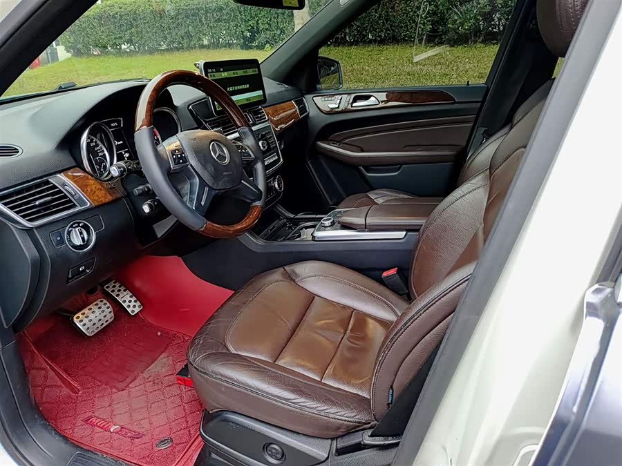 Mercedes-Benz M Class 2012 car image #8