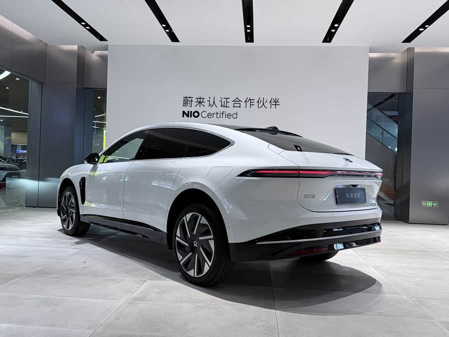 NIO ET9 2025 car image #8