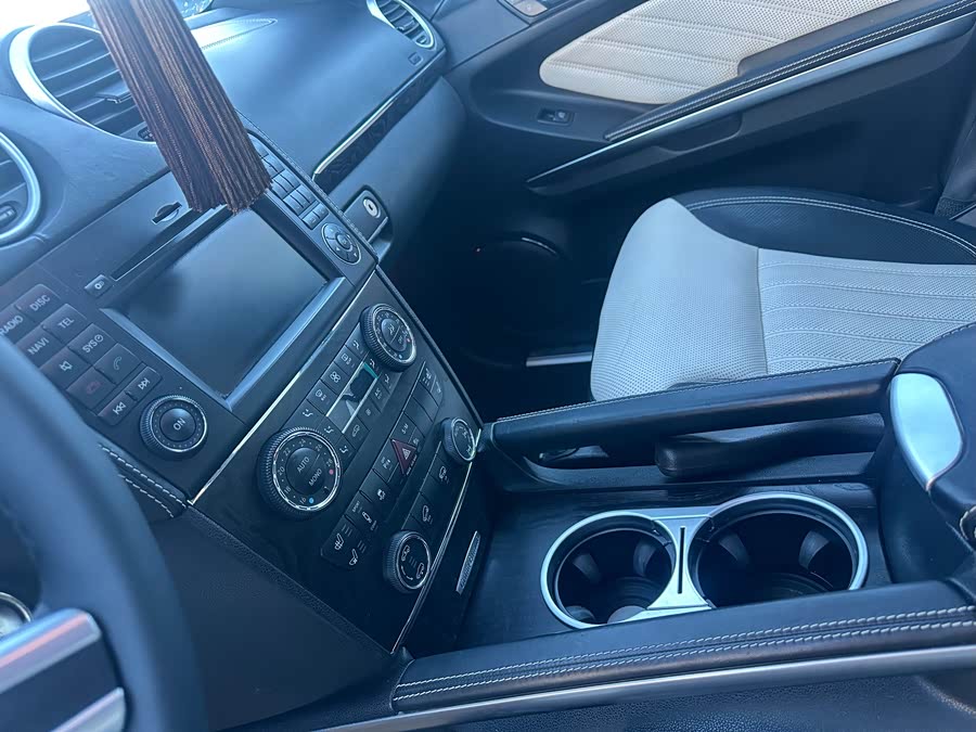 Mercedes-Benz GL Class 2012 car image #8