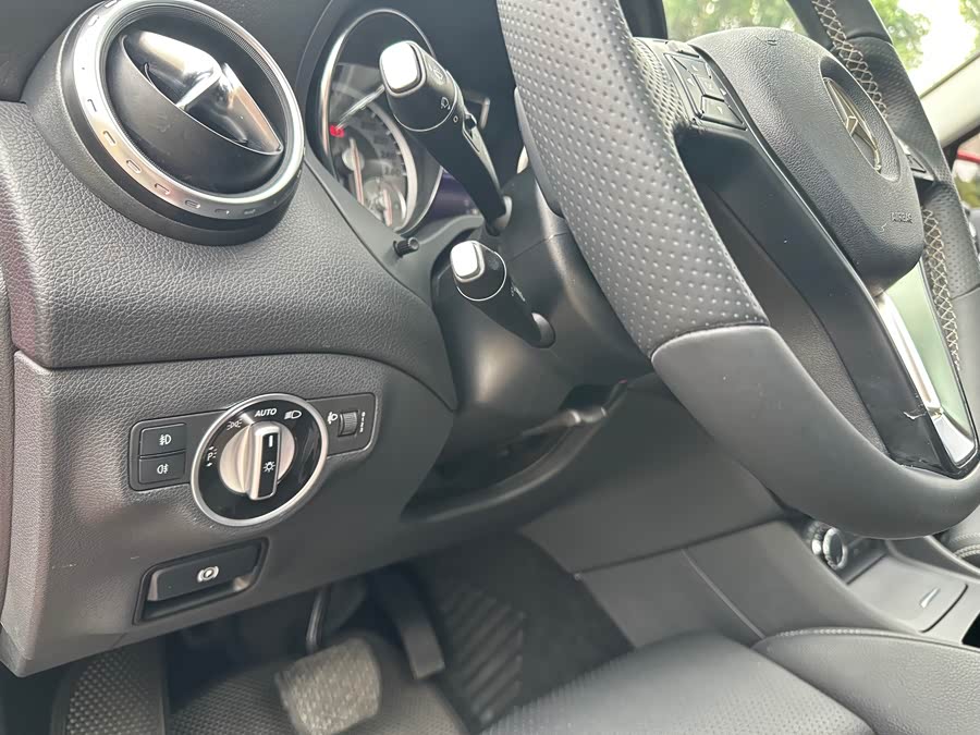 Mercedes-Benz GLA Class 2016 car image #8