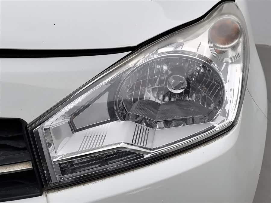 Suzuki 2013 car image #8
