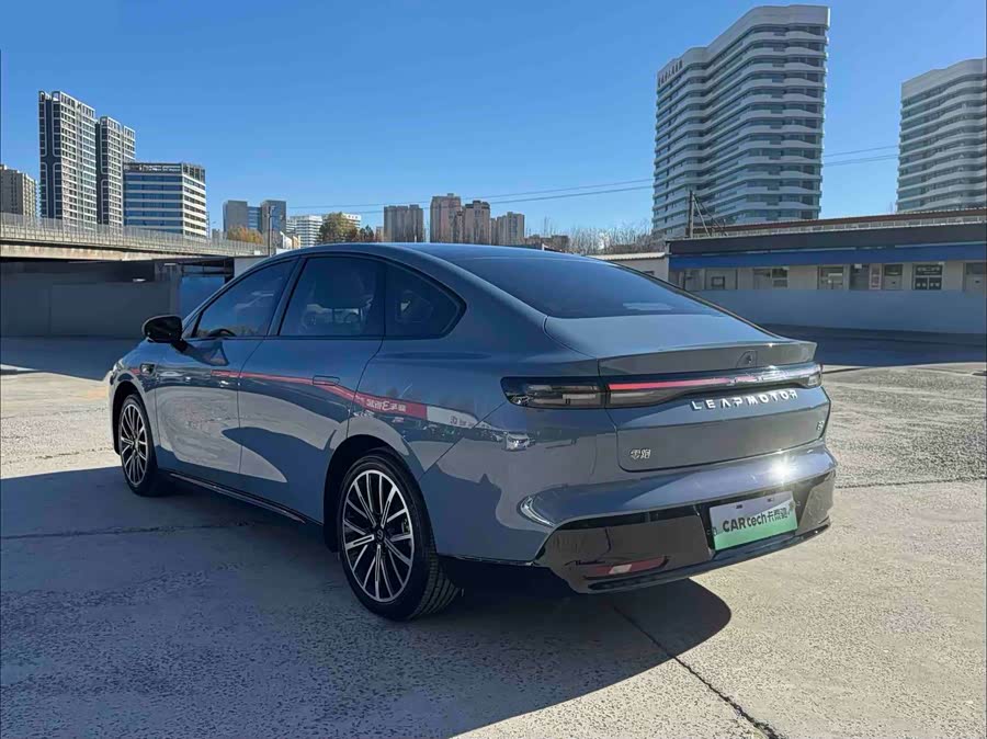 零跑汽车 零跑B01 2025 汽车图片 #8