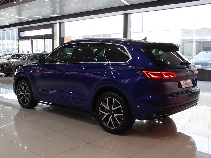 Volkswagen Touareg 2023 car image #8