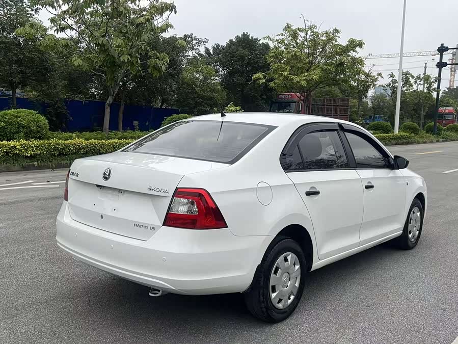 Skoda Rapid 2014 #8 Skoda Rapid 2014 car image #8