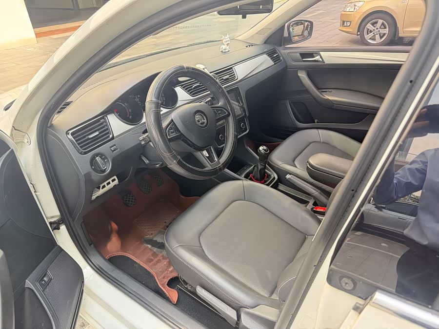 Skoda Rapid 2020 car image #8