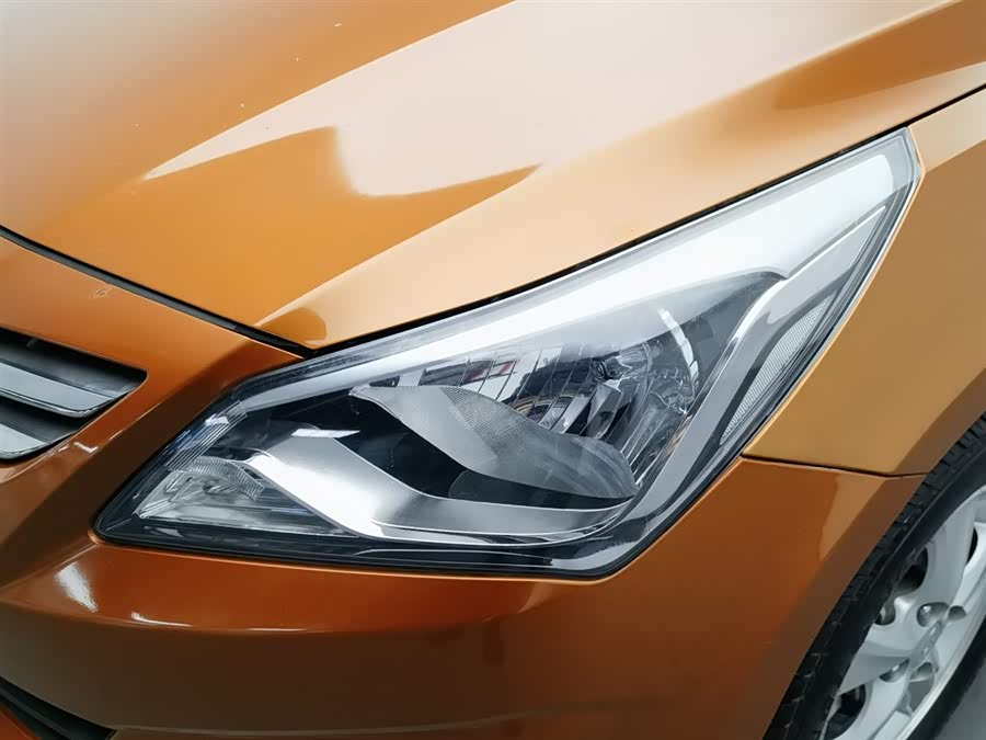 Mazda Reina Hatchback 2014 car image #8